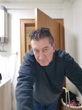 Hello I am a simple and nice guy looking for a nice girlfriend 