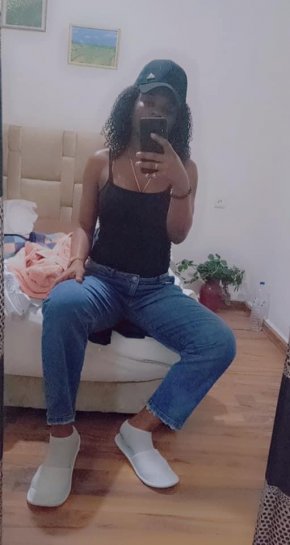 Je suis ici pour rencontrer une bonne personne tout comme moi même pour une éventuelle relation 