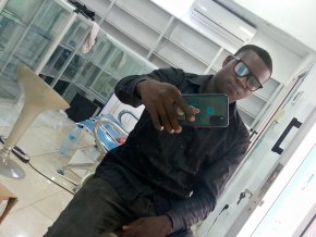 Je suis un homme celibataire je cherche une femme serieuse