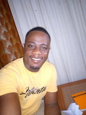 Cherche femme De bonne moralité, respectueuse et disponible  
