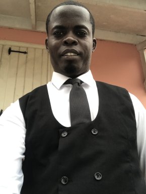 Je suis simple et jovial,je préfère que vous me découvrez 