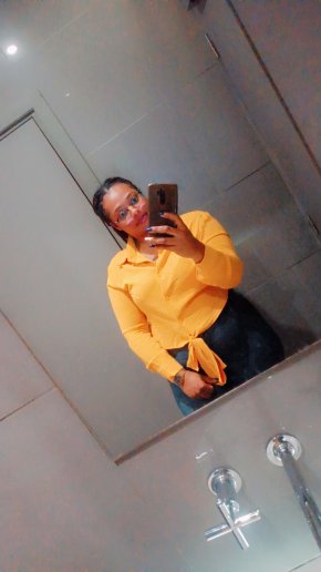 Femme aimante gentille et attentionnée qui aime les fous rires attentionnée