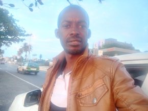 Je suis un homme du Gabon qui désire rencontrer des femmes originaires du maroc