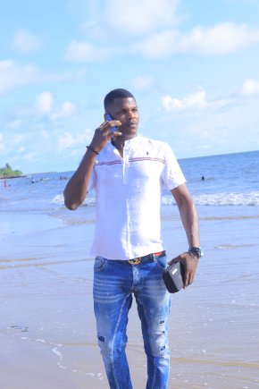 Cool & sympa garde le sourire peux importe les situations 