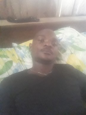 Je suis à recherche d'une femme sérieuse pour relation sérieuse et solide 