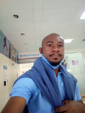 Akuna matata! Telle est ma devise car trop de gens se compliquent la vie pour rien.